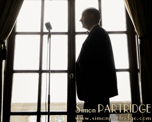 Profile shotof wedding singer Simon Partridge