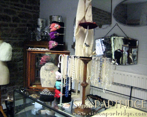 Antique and vintage jewellery shop